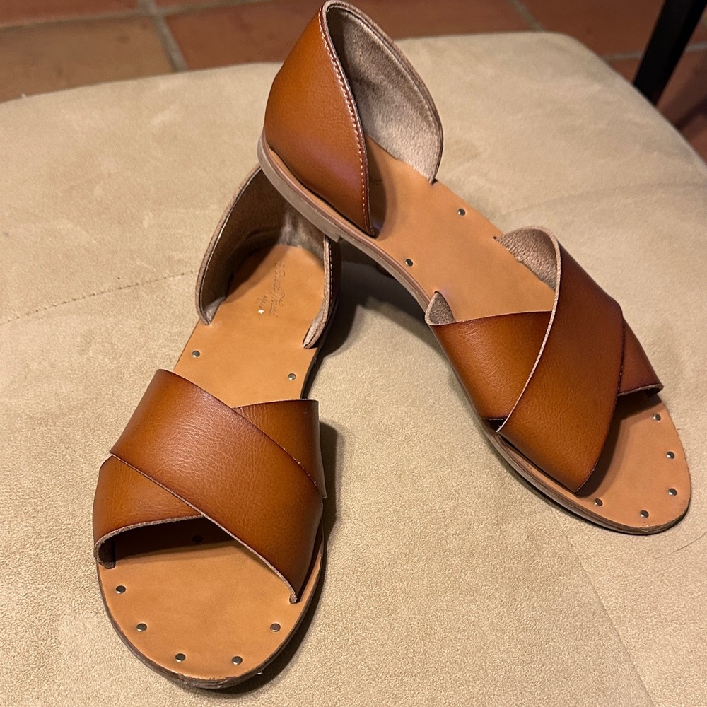 Universal Thread Tan Sandals